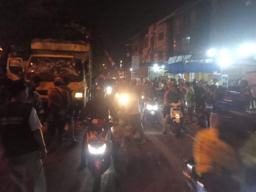 Tabrakan Beruntun, Sopir Truk Dimassa