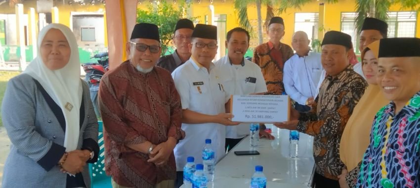 Kakanmenag Sergai Serahkan Bantuan Donasi kepada Perguruan Al-Washliyah Simpang Empat