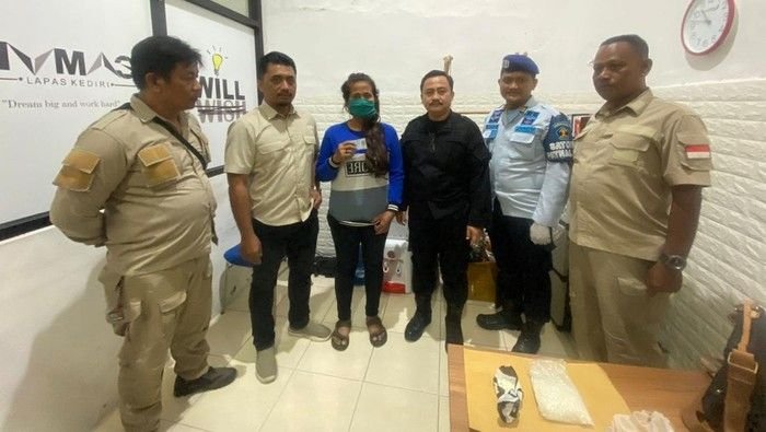 Selundupkan Pil Koplo di Celana Dalam, Istri Napi di Lapas Kediri Diamankan Petugas