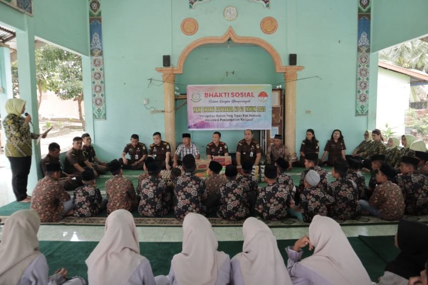 Sambut HBA Ke 63 dan HUT XXII IAD Kejari Labuhanbatu Sumbang 50 Kantong Darah dan Anjangsana