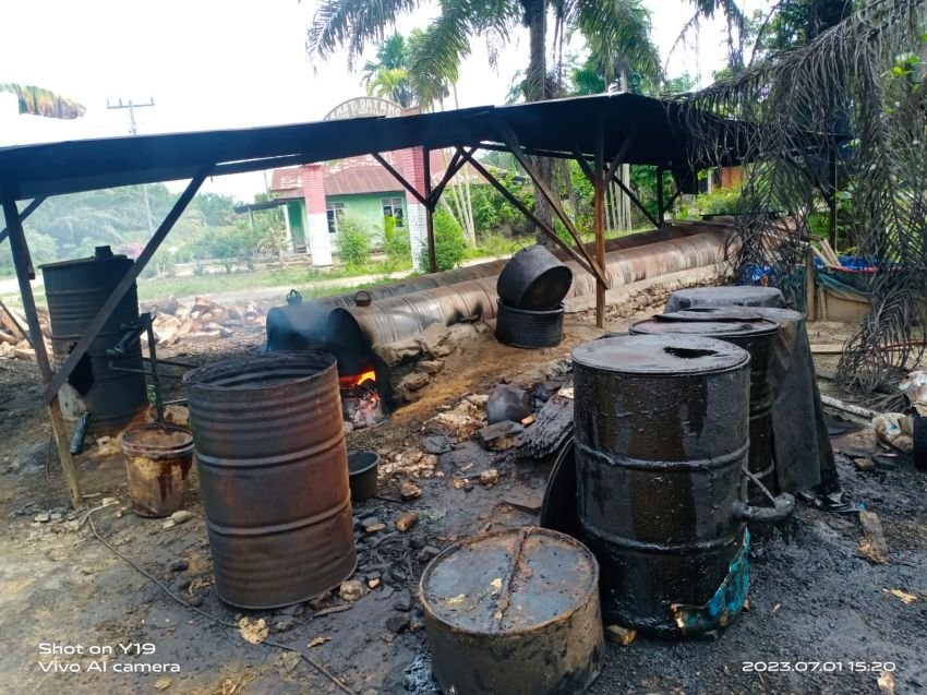 Dapur Penyulingan dan Gudang Penimbunan Minyak Ilegal Subur di Langkat