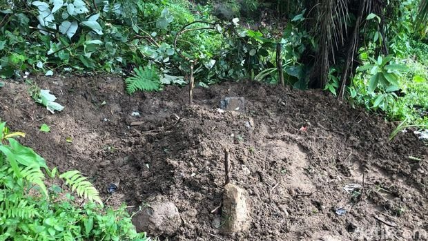 Belasan Mayat yang Bergelimpangan Usai Bencana Longsor di Sumbar Dimakamkan
