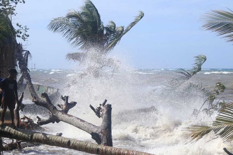 15-16 Juli, Masyarakat Pesisir Diimbau Waspada Gelombang Tinggi