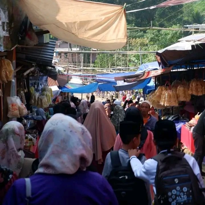 Jelang Haul, Ribuan Masyarakat Ziarah Ke Makam Syekh Maulana Maghribi