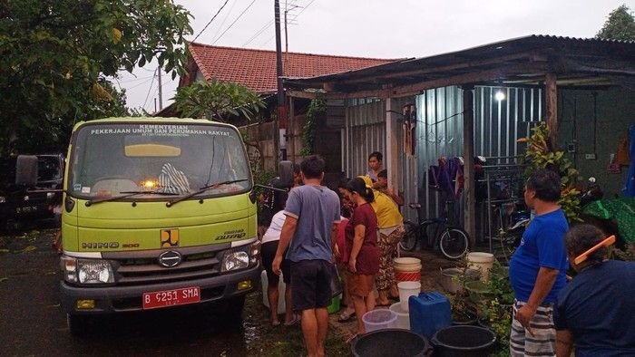 Warga Klungkung-Denpasar Kesulitan Air Bersih Gegara Pipa Hanyut, Dampak Longsor dan Banjir Bandang