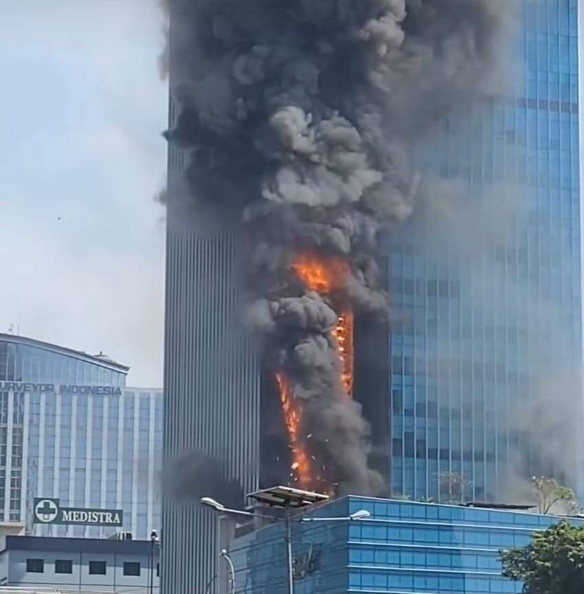 Gedung K Link Gatot Subroto Jakarta Terbakar
