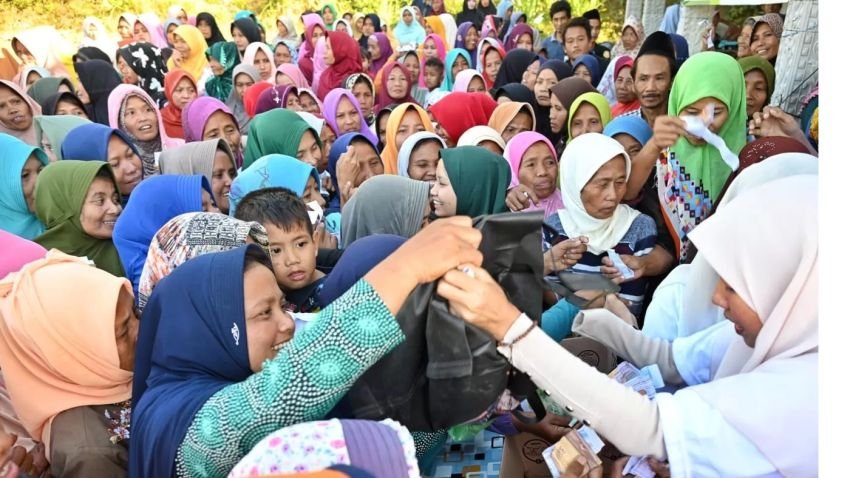 Relawan Sahabat Sandi Gelar Tebus Murah Sembako di Pamekasan