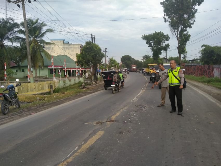 Warga Medan Meninggal Dunia Usai Ditabrak Truk Hino di Jalinsum Sei Rampah