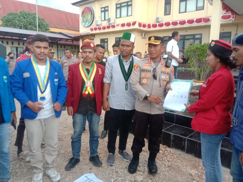 Ini Tuntutan Cipayung Kota Kupang Dalam Aksi di Depan Polresta