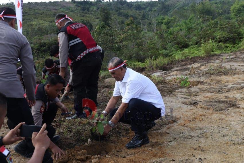 Wabup Pakpak Bharat Hadiri Penanaman Pohon yang Digelar Polres Pakpak Bharat