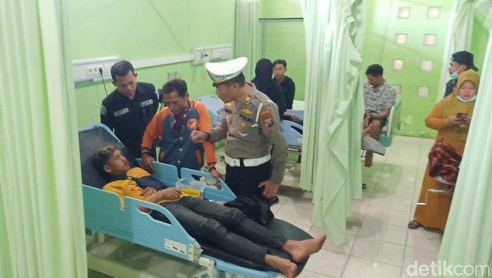 Kasatlantas Kunjungi Korban Lakalantas di Desa Tampojung Pamekasan