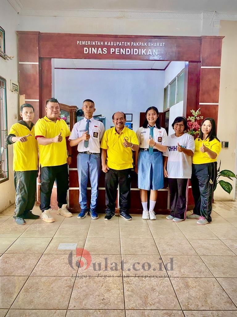 Dua Pelajar Pakpak Bharat Diberangkatkan Mengikuti Pelatihan Paskibraka Tingkat Provinsi