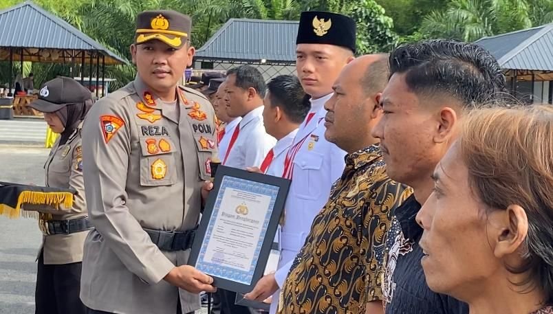 Kapolres Madina Sematkan Nabil Arya Barata Lubis Duta Kamtibmas