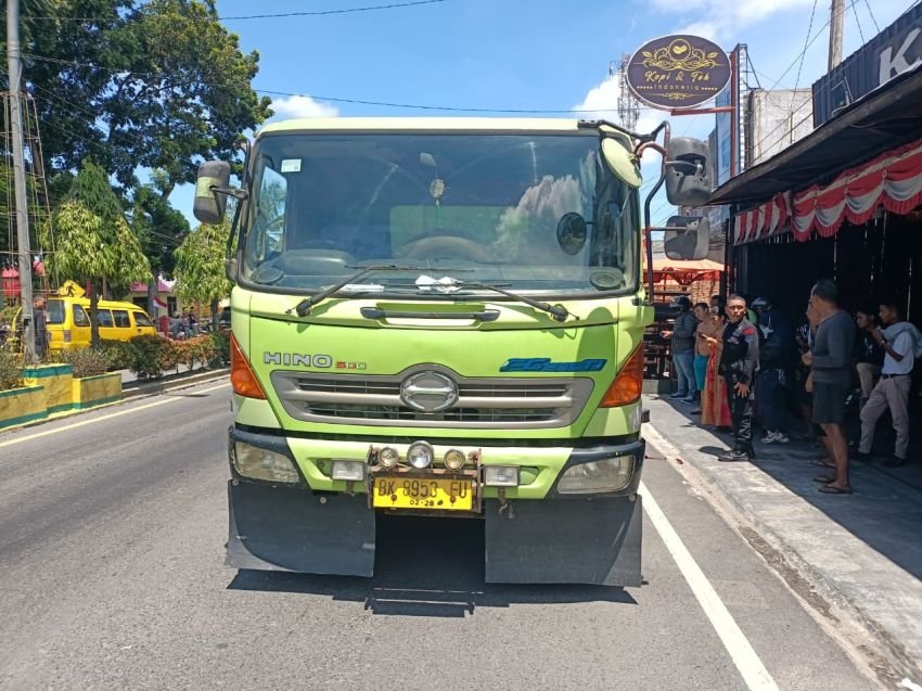 Warga Tanah Karo Tewas Terlindas Truk di Binjai