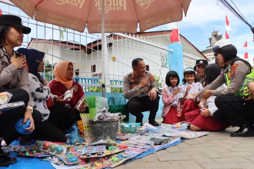 Polwan Polres Tanah Karo Berbagi Tali Asih