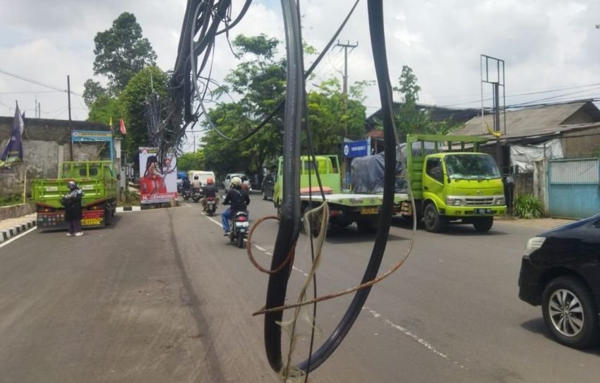 Kabel Menjuntai di Jalan Bawa Petaka, 2 Kakak Beradik di Pekanbaru Terkapar, Leher Tersayat