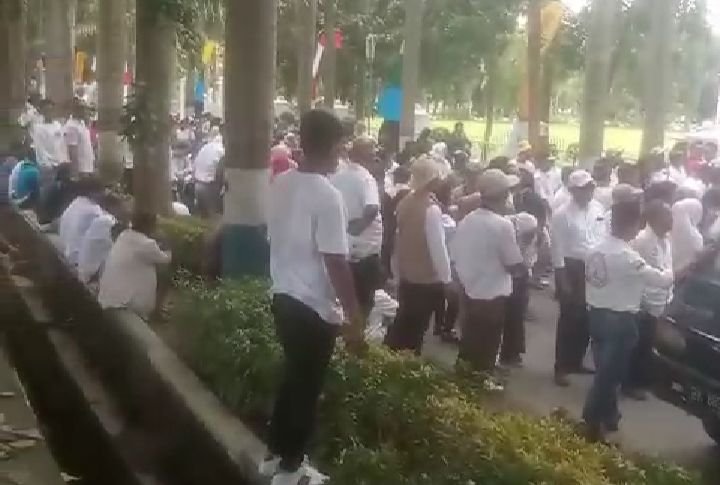Kantor Bupati Deli Serdang di Geruduk Massa MPK, Minta Usut Mafia Gas Subsidi