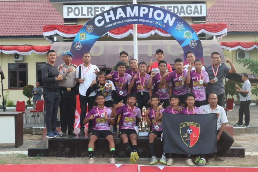 Tim FC Sat Reskrim Juara Turnamen Mini Soccer U-15 Piala Forkopimda Sergai