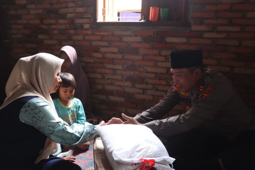 Kapolres Madina Kunjungi Korban Pelecehan, Berikan Rasa Empati dan Trauma Healing