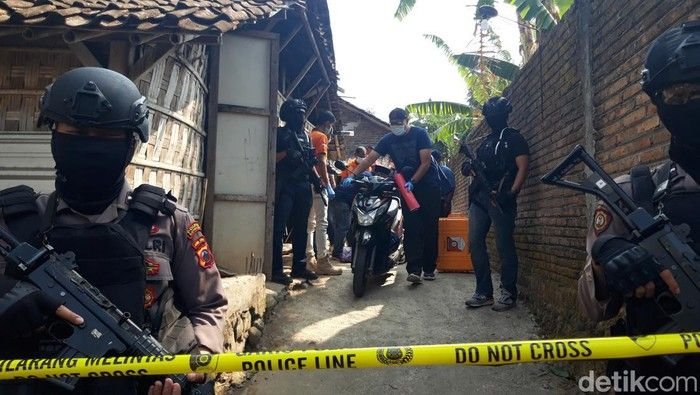 Densus 88 Geledah Rumah Terduga Teroris di Boyolali