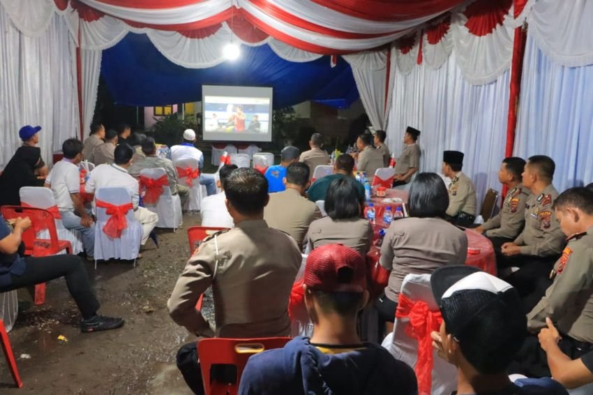 Dukung Timnas di Final AFF U-23, Kapolres Labuhanbatu Nobar dan Bagikan Doorprize