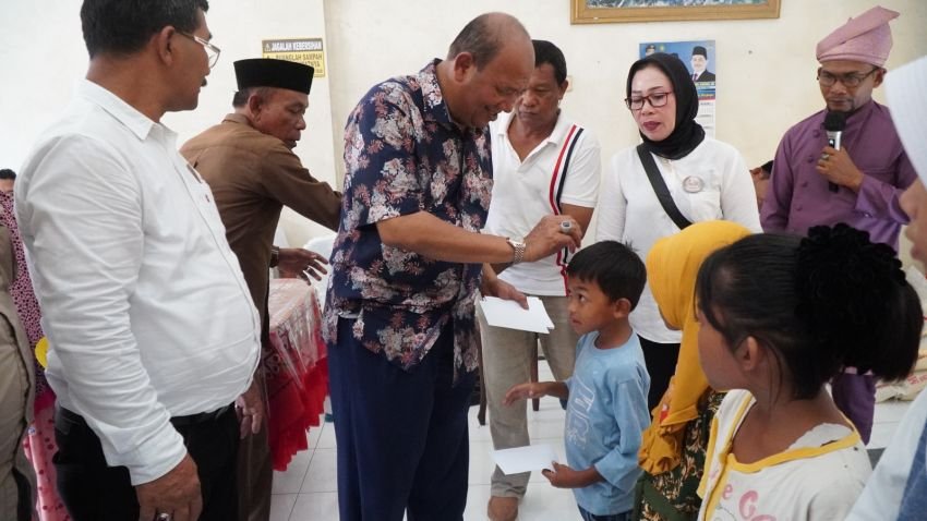 Syah Afandin Santuni Anak Yatim