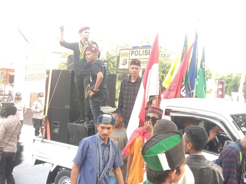 Dinilai Gagal Tangani Kasus Kematian SB, Aktivis Cipayung Kota Kupang Gruduk Mapolresta Kupang Kota