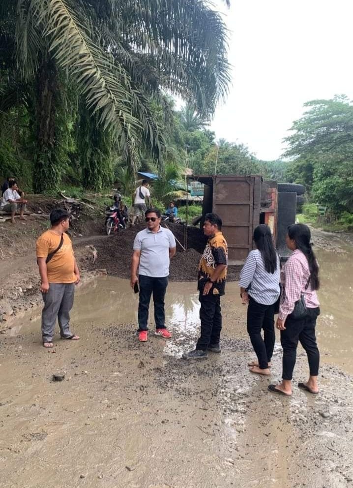 Anggota DPRD Deliserdang Prihatin Dengan Kondisi Jalan Lintas Bangun Purba