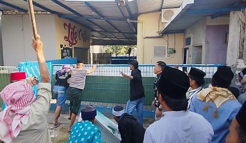 Diduga Jadi Bisnis Prostitusi, Seribuan Massa Gruduk Cafe di Pamekasan