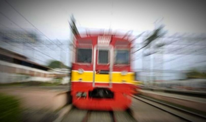 Nekat Tabrakkan Diri ke Kereta Api, Pria Misterius Tewas di Lokasi