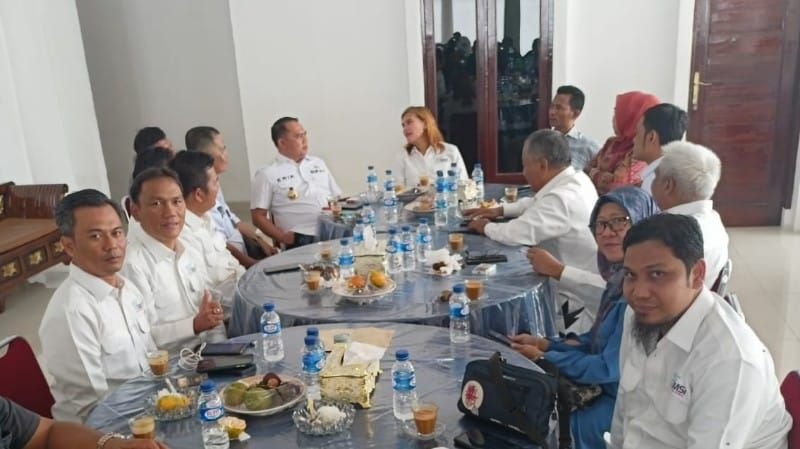 Bupati Labuhanbatu-Pengurus SMSI Sumut Pererat Silaturahmi