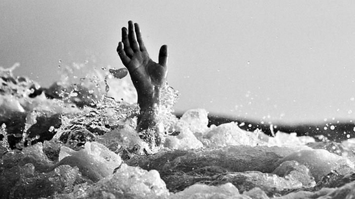 4 Wisatawan Asal Medan Nyaris Hanyut Terseret Arus Pantai Lebih Bali