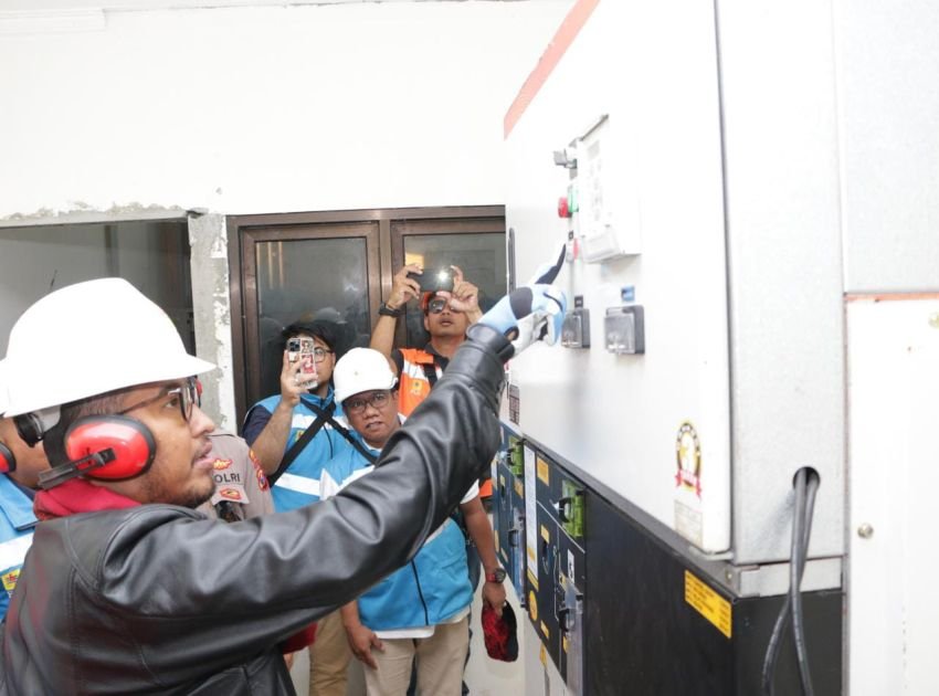 Perluas Jaringan, Dua Pulau di Sumenep Dialiri Listrik