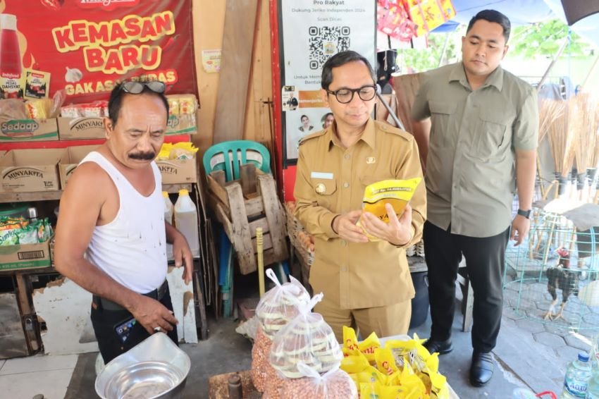Pj. Gubernur-Sekda NTT Pantau Harga Sembako