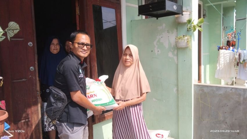 SMSI Madina Salurkan 1 Ton Beras Bantu Kaum Dhuafa dan Anak Yatim
