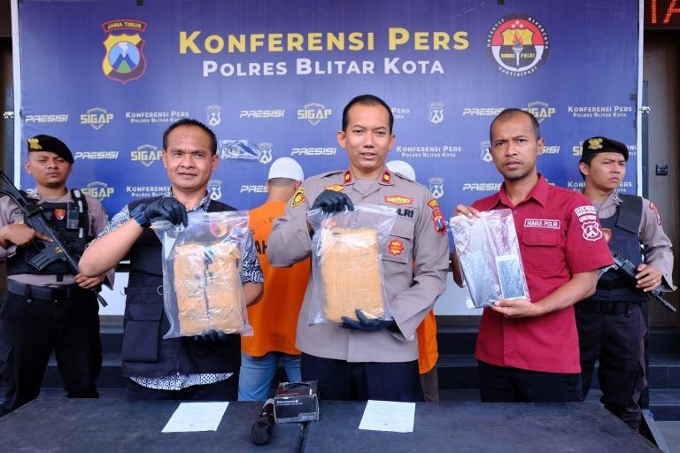 Dua Kurir Narkoba di Tangkap, Polisi Buru Bandar Ganja