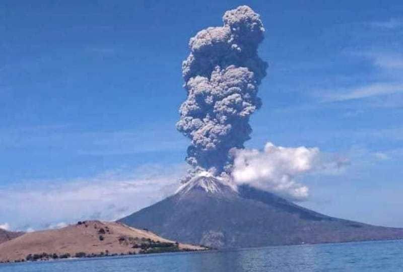 Gunung Ile Lewotolok NTT Erupsi, Warga Diminta Hindari Aktivitas di Radius 2 Kilometer