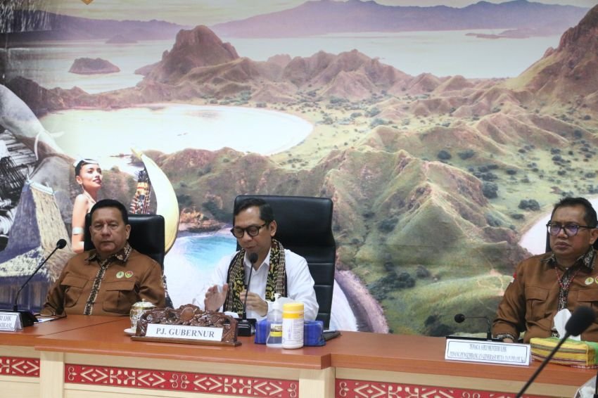 Bahas Karhutla, Pj Gubernur: Tingkatkan Upaya Pengendalian dan Pencegahan