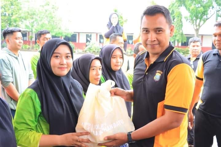 Personel Polres Labuhanbatu Olahraga Bersama Siswa Yayasan Kemala Bhayangkari