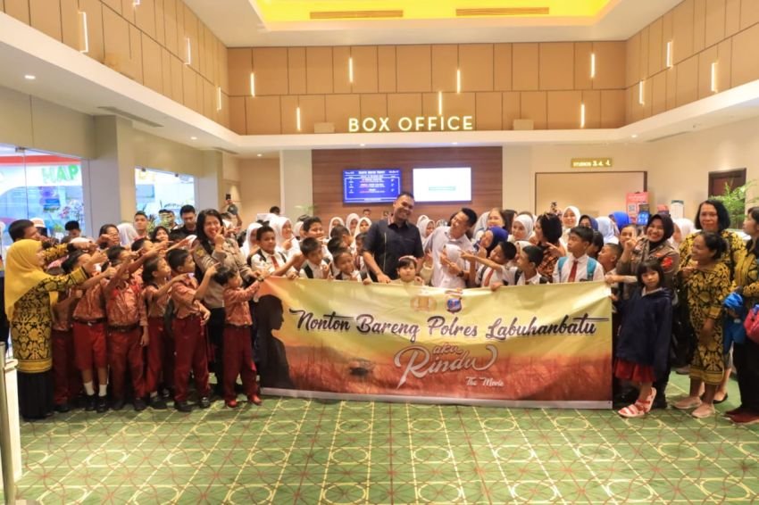 Polres Labuhanbatu, Bhayangkari dan Masyarakat Nonton Bareng Film Aku Rindu