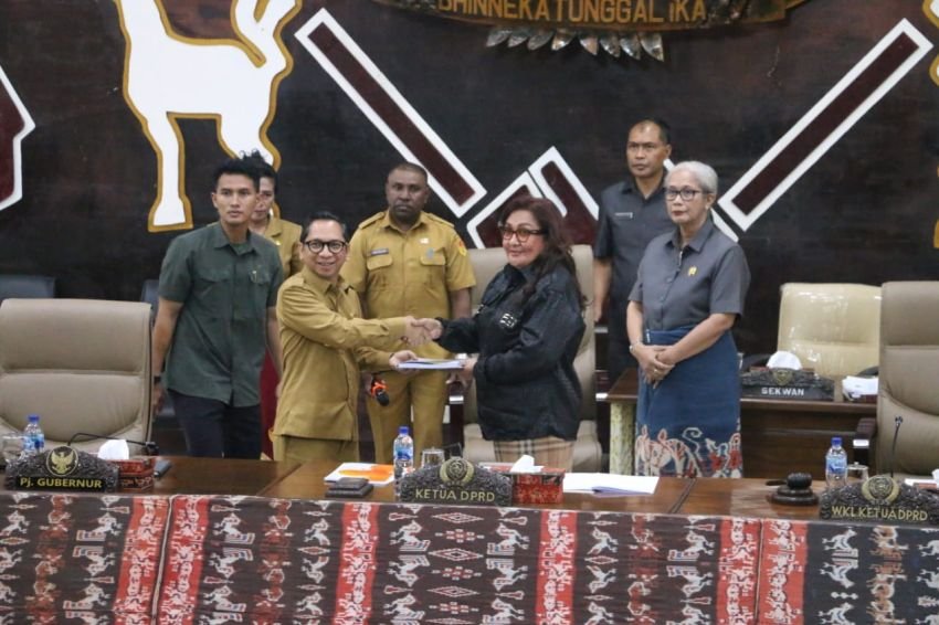 Pj Gubernur Ayodhia Kalake Hadiri Rapat Paripurna ke-7 DPRD Provinsi NTT