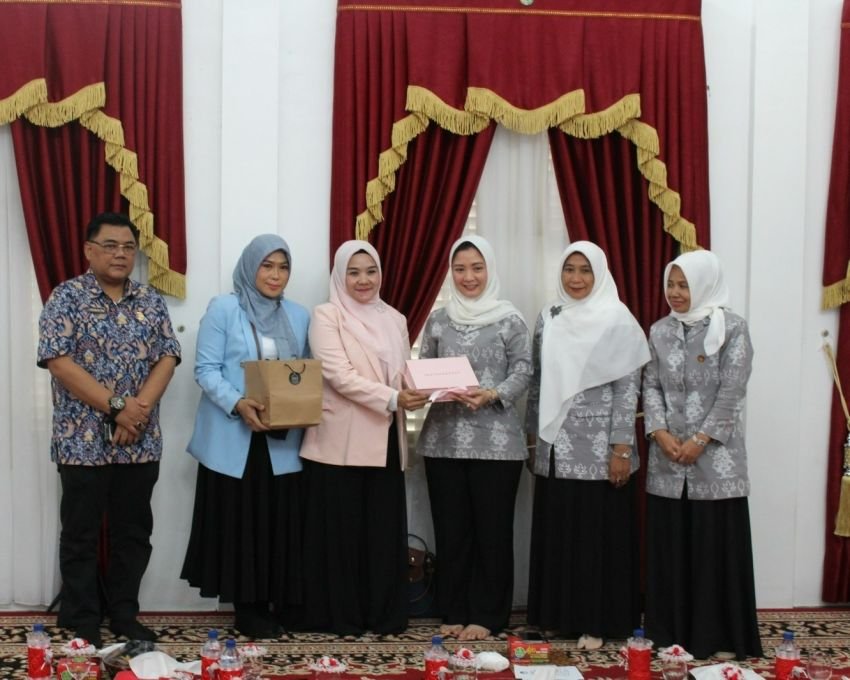 Kembangkan Karakter dan Kreativitas, DWP Sergai Ikuti Pelatihan Keterampilan Merangkai Buket
