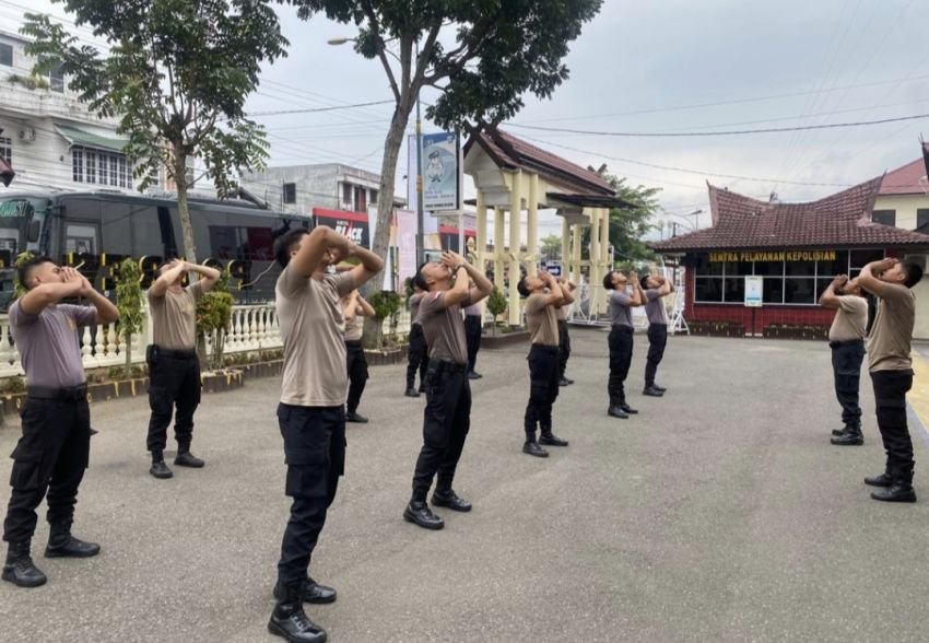 Personel Polres Tapsel Lakukan Latihan Penguatan Fisik