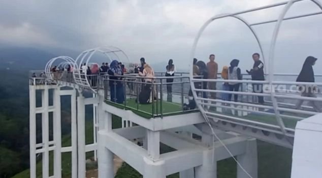 Korban Tewas Tragedi Jembatan Kaca di Banyumas Sempat Pamit ke Suami