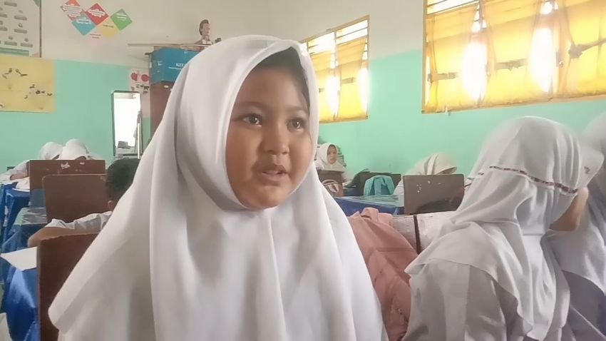 Berakting Gaya Emak-emak, Meyka Parapat Siswi SD Viral di Sosmed