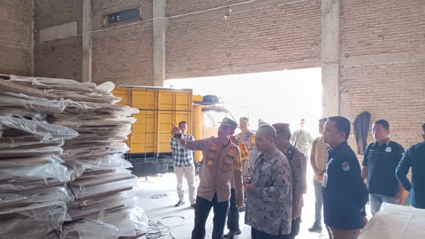 Kapolres AKBP Oxy Yudha Pratesta Cek Gudang Logistik KPU Sergai