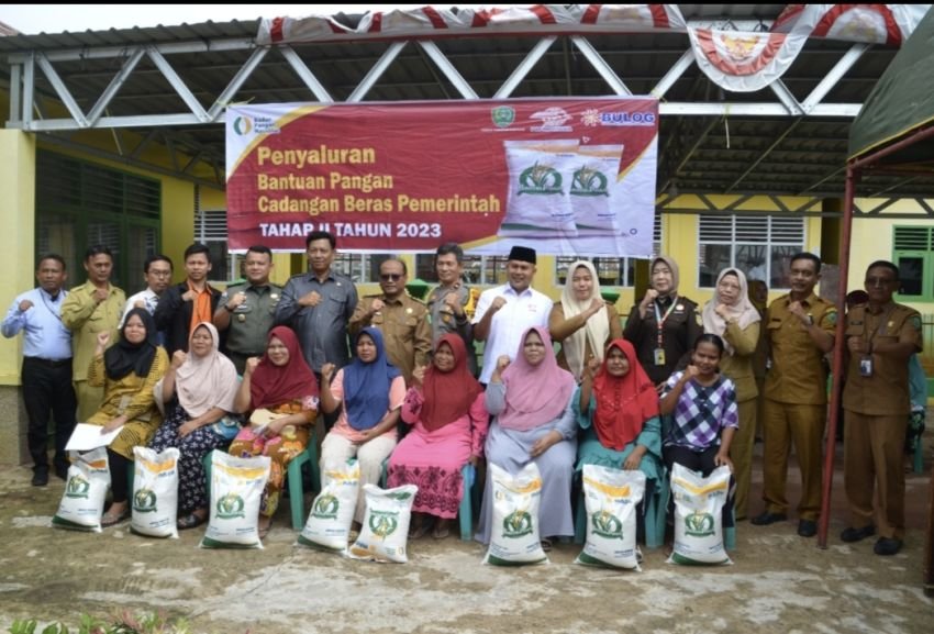 Bantuan Cadangan Beras di Kota Padangsidimpuan Disalurkan