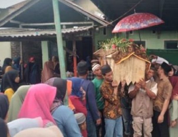 Mayat Wanita yang Viral Dibawa Naik Becak Sudah Dimakamkan, Keluarga Minta Pelaku Ditangkap