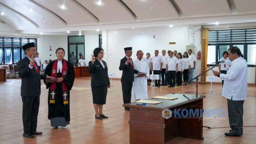 Sekdakab Karo Terkelin Purba Lantik Tiga Pejabat