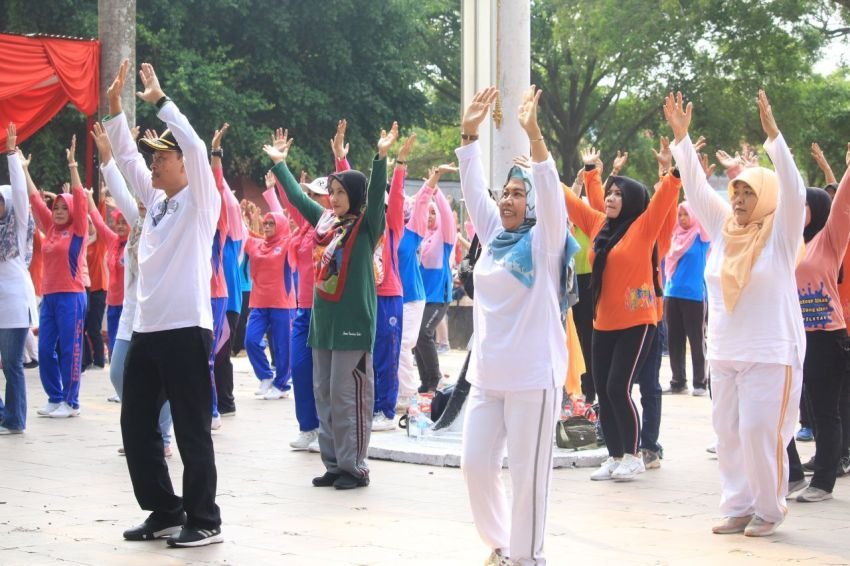 Dinkes Pemalang Gelar Senam Massal di Alun Alun